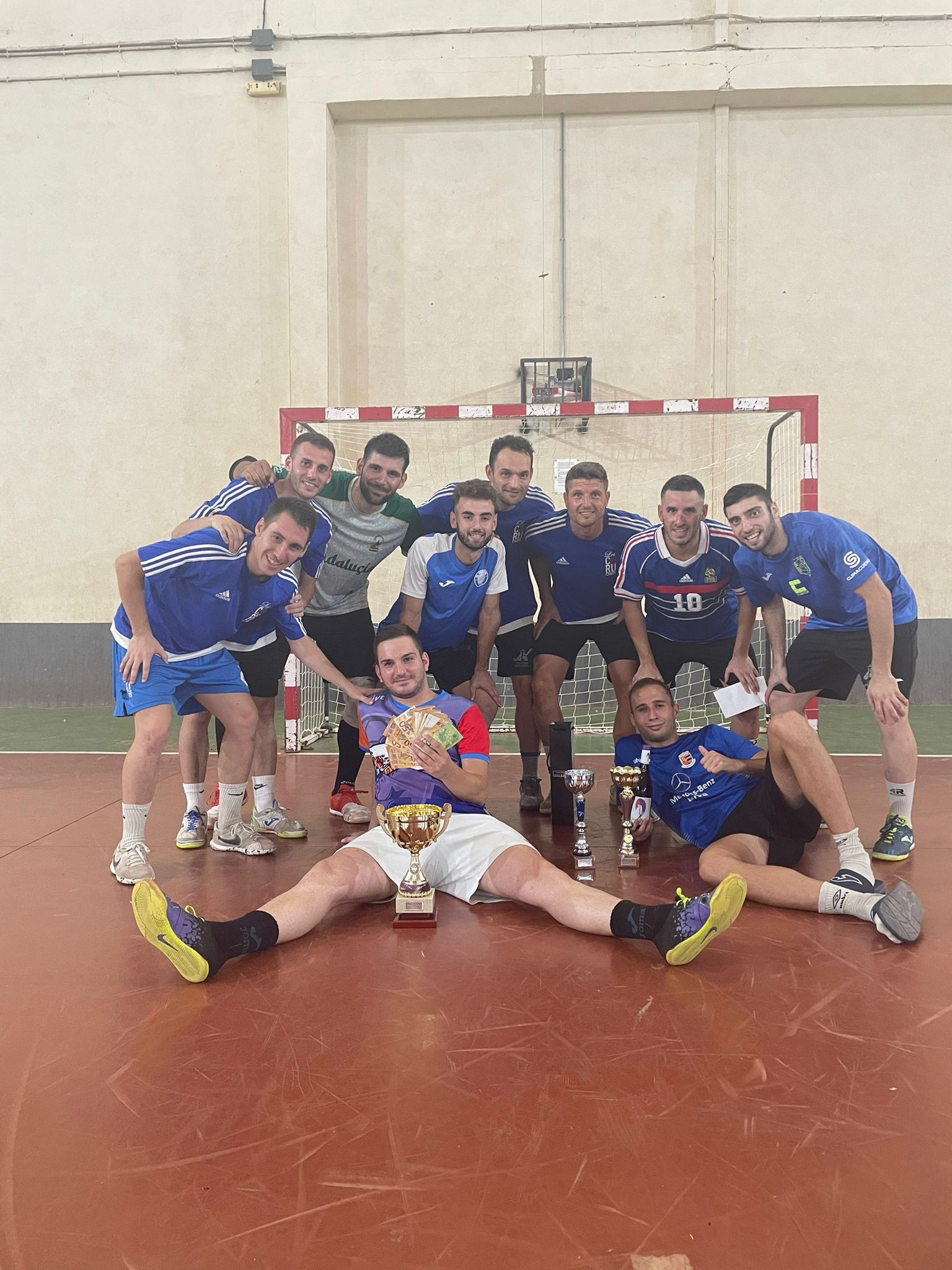 Foto: Hombres de Musty con el título